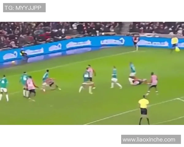 英超赛场惊现争议操作引热议球迷炸锅怒斥公平竞赛受挑战 英超赛场惊现争议操作引热议球迷炸锅怒斥公平竞赛受挑战